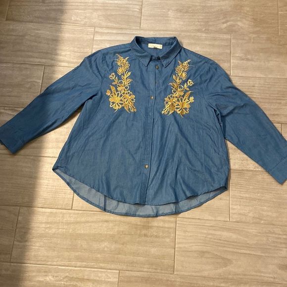 Suzanne Betro Tops - Weekend Suzanne Betro Southwestern Golden Embroidered Dress Shirt Women’s XL